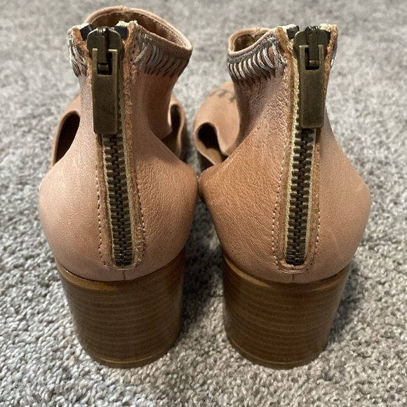 Vero Cuoio Sundance Women’s Leather Peep-Toe Block Heel Shoes Embroidered Sz 40 - Picture 6 of 9